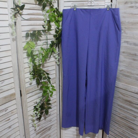 Torrid Pull-On‎ Wide Leg Studio Refined Crepe High-Rise Pants (1486) - Picture 4 of 11
